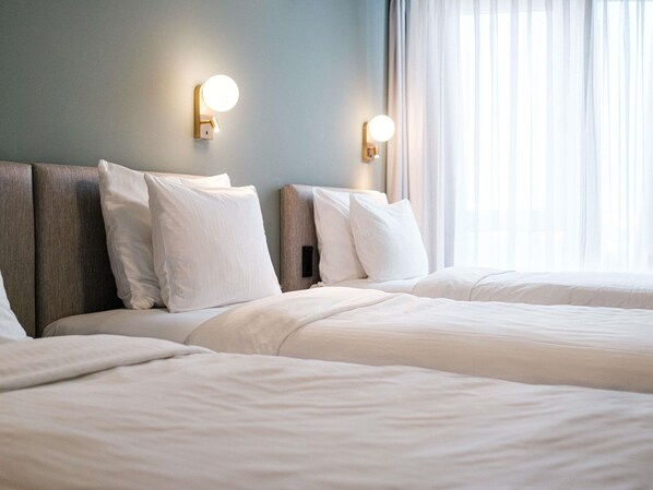Hypo-allergenic bedding, desk, laptop workspace, blackout curtains - Mercure Hotel Pforzheim (Pforzheim)