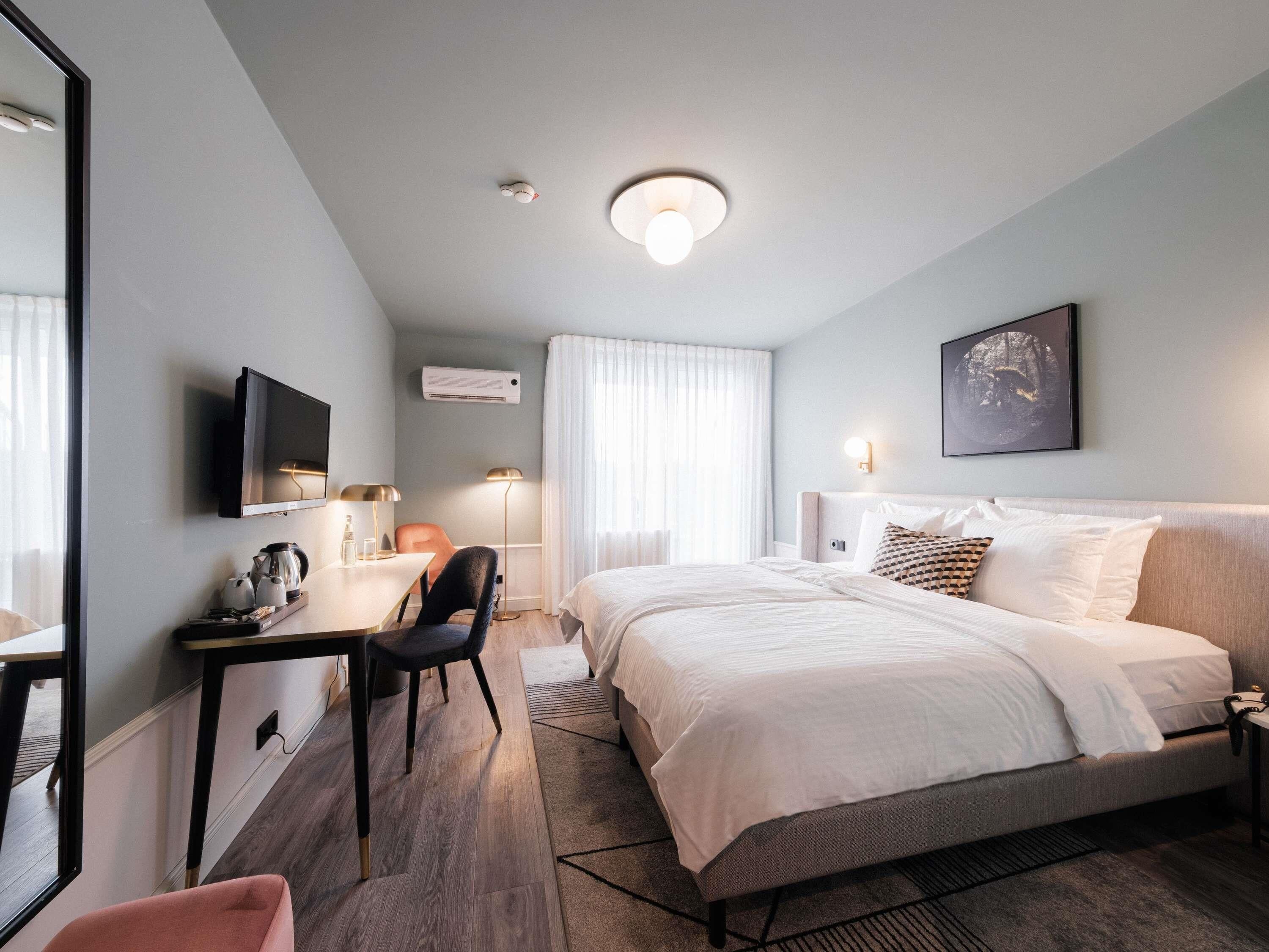 Privilege, Room, 1 Double Bed, Terrace | Hypo-allergenic bedding, desk, laptop workspace, blackout drapes