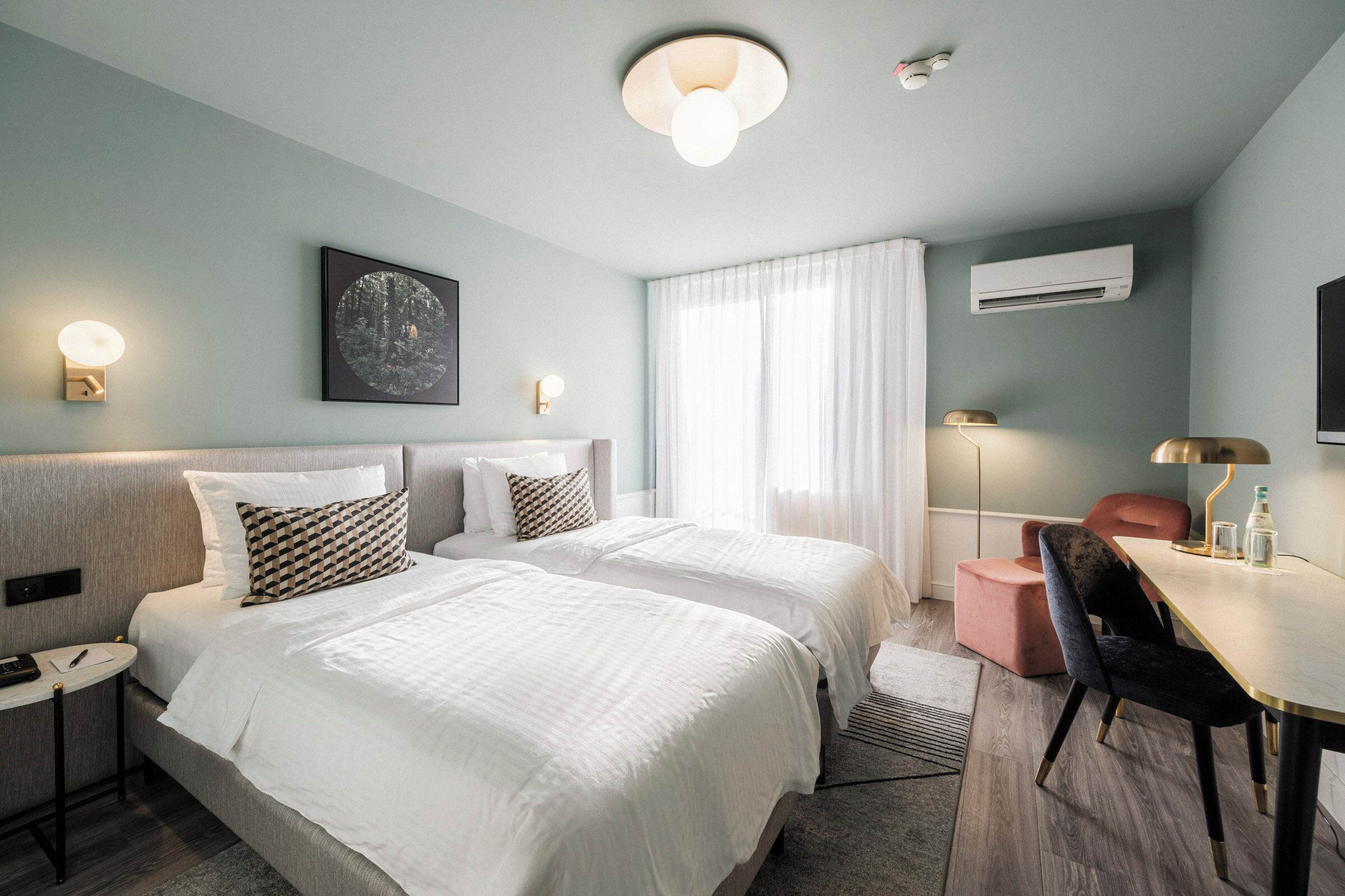 高级房, 2 张单人床, 阳台 | 防过敏的被褥、办公桌、笔记本电脑工作区、遮光窗帘