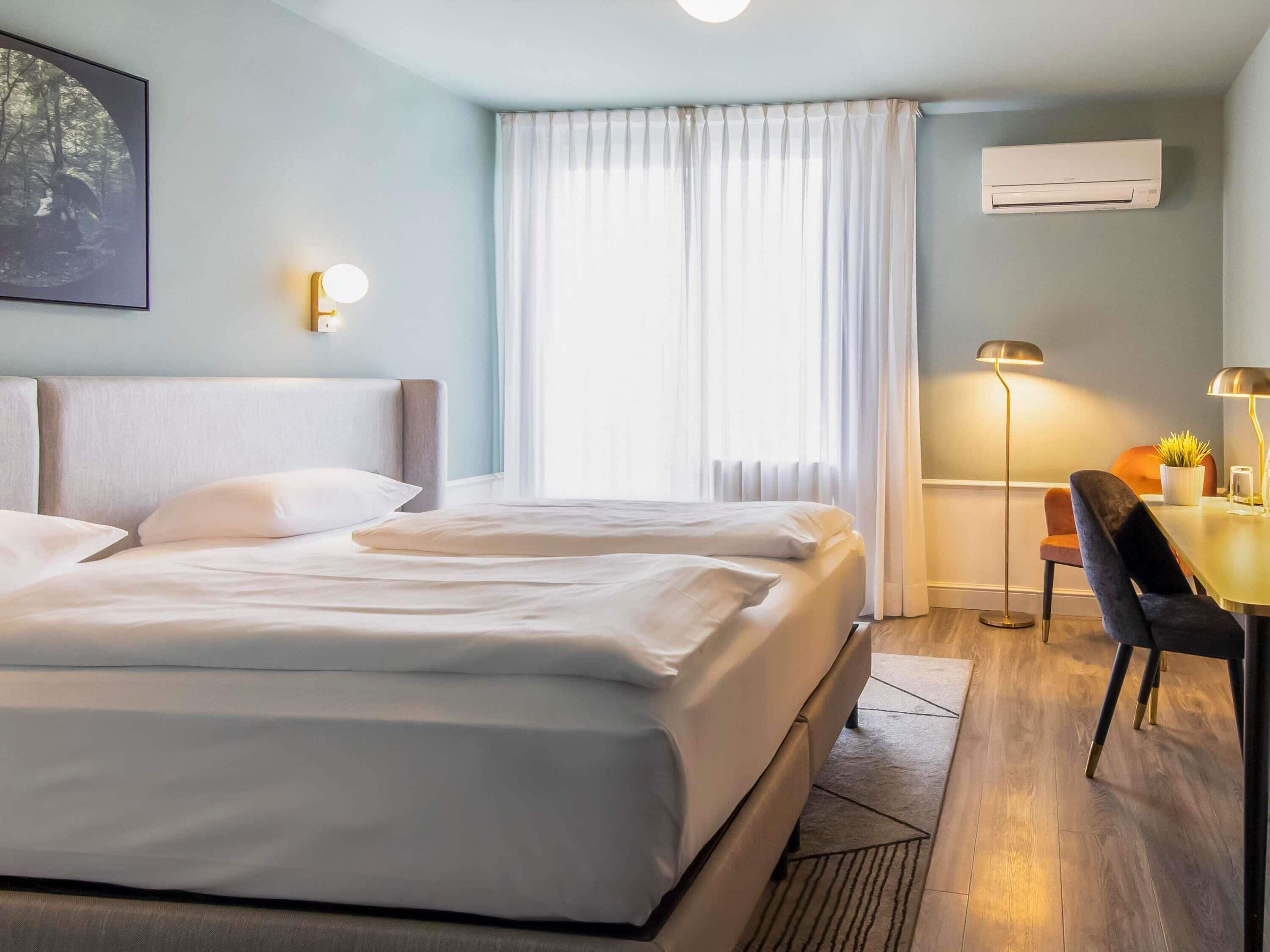 ห้องซูพีเรีย, เตียงใหญ่ 1 เตียง, ระเบียง | เครื่องนอนป้องกันสารก่อภูมิแพ้, โต๊ะทำงาน, พื้นที่ทำงานแบบใช้แล็ปท็อป