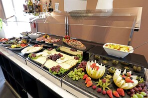 Morgenmadsbuffet hver dag (16 EUR pr. person)