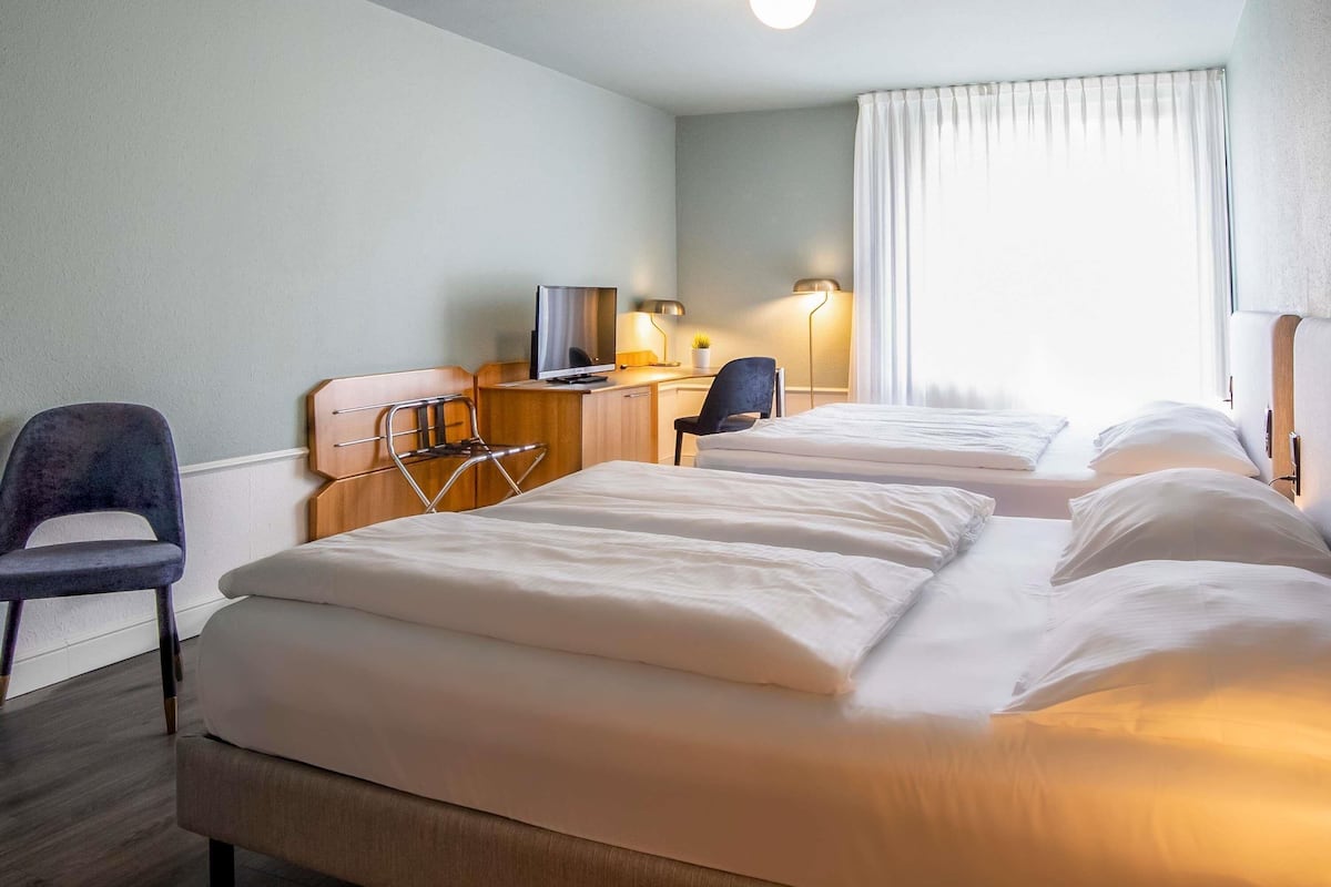 Ropa de cama hipoalergénica y escritorio 