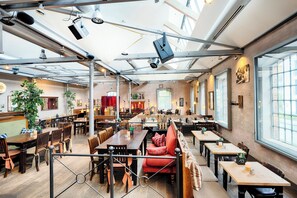 2 Restaurants, Frühstück, Abendessen, internationale Küche