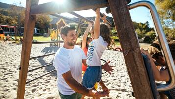 Área de juegos infantiles al aire libre