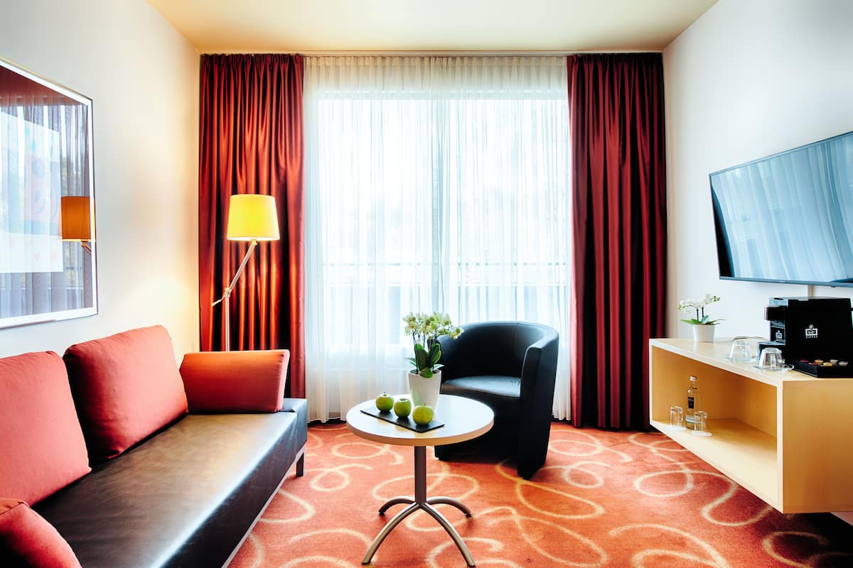 Suite, Garden View | Living area | 43-inch flat-screen TV with satellite channels, TV