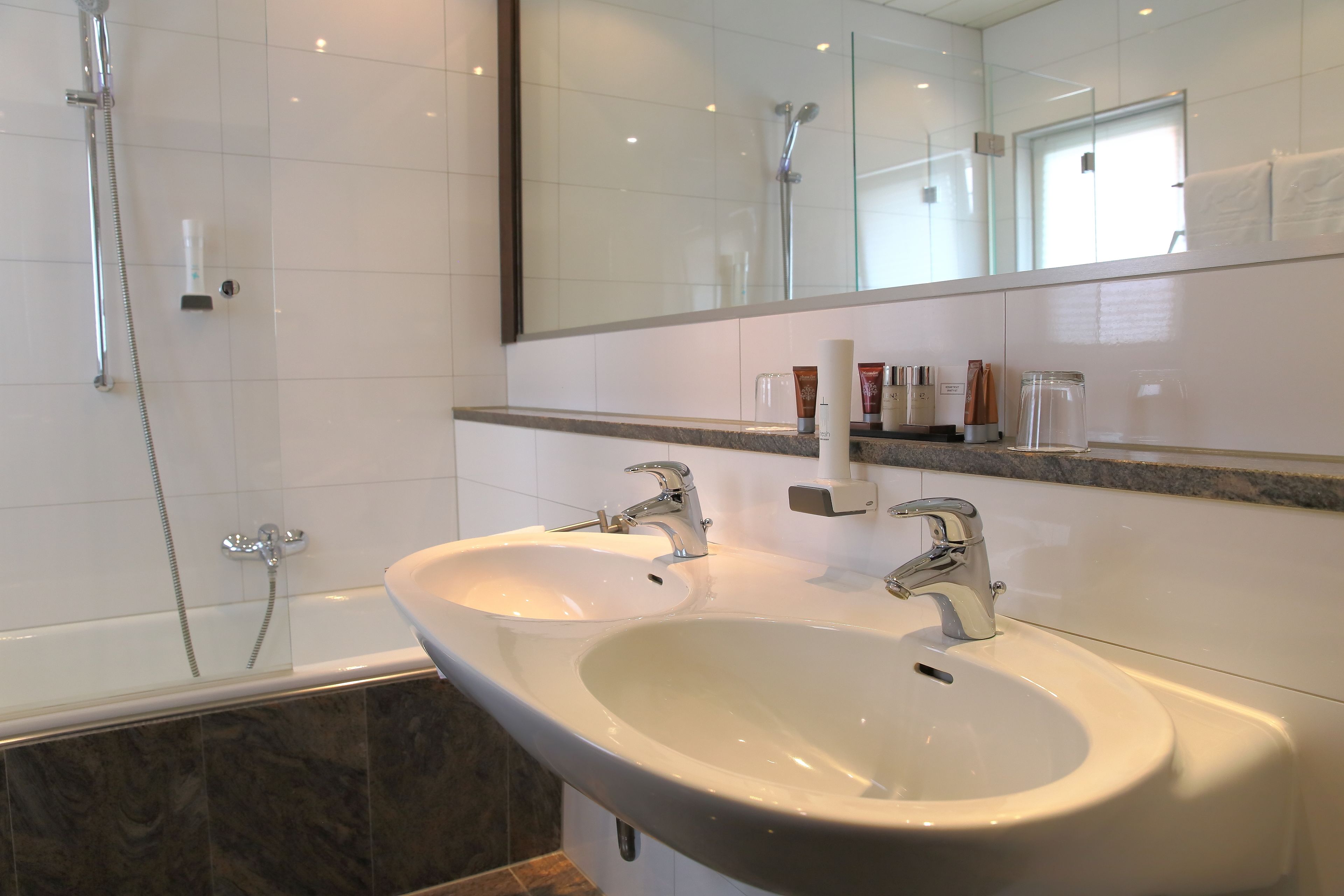 traditional double room | bathroom sink