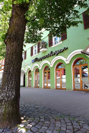A building with a green facade and arched windows, labeled "Rappensberger."