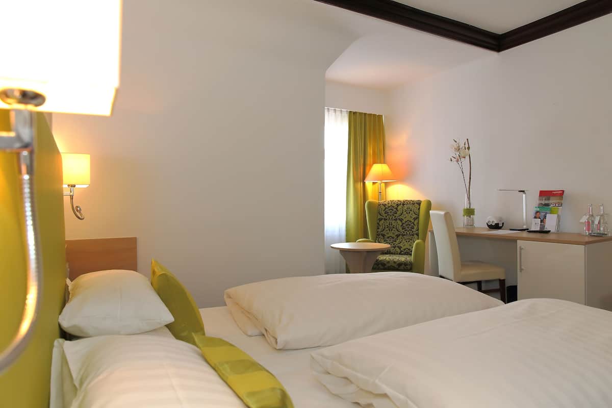 traditional double room | 1 bedroom, hypo-allergenic bedding, down duvets, minibar