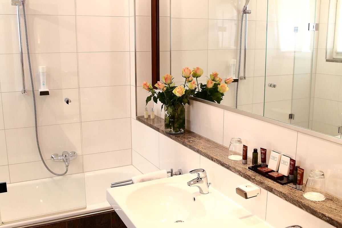 traditional double room | bathroom | free toiletries, hair dryer, slippers, towels