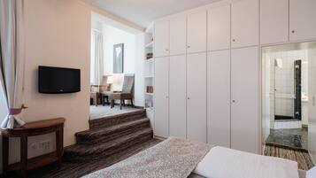 Suite | Allergikerbettwaren, Schreibtisch, laptopgeeigneter Arbeitsplatz