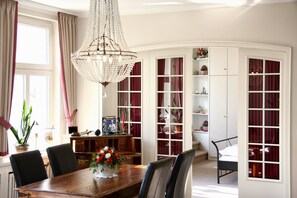 Suite | Ropa de cama hipoalergénica y escritorio 