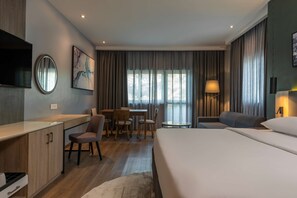 Premium Room, Balcony | Pool | 2 outdoor pools, pool umbrellas, pool loungers - Park Inn by Radisson Serviced Apartments, Lagos Victoria Island (Lagos)