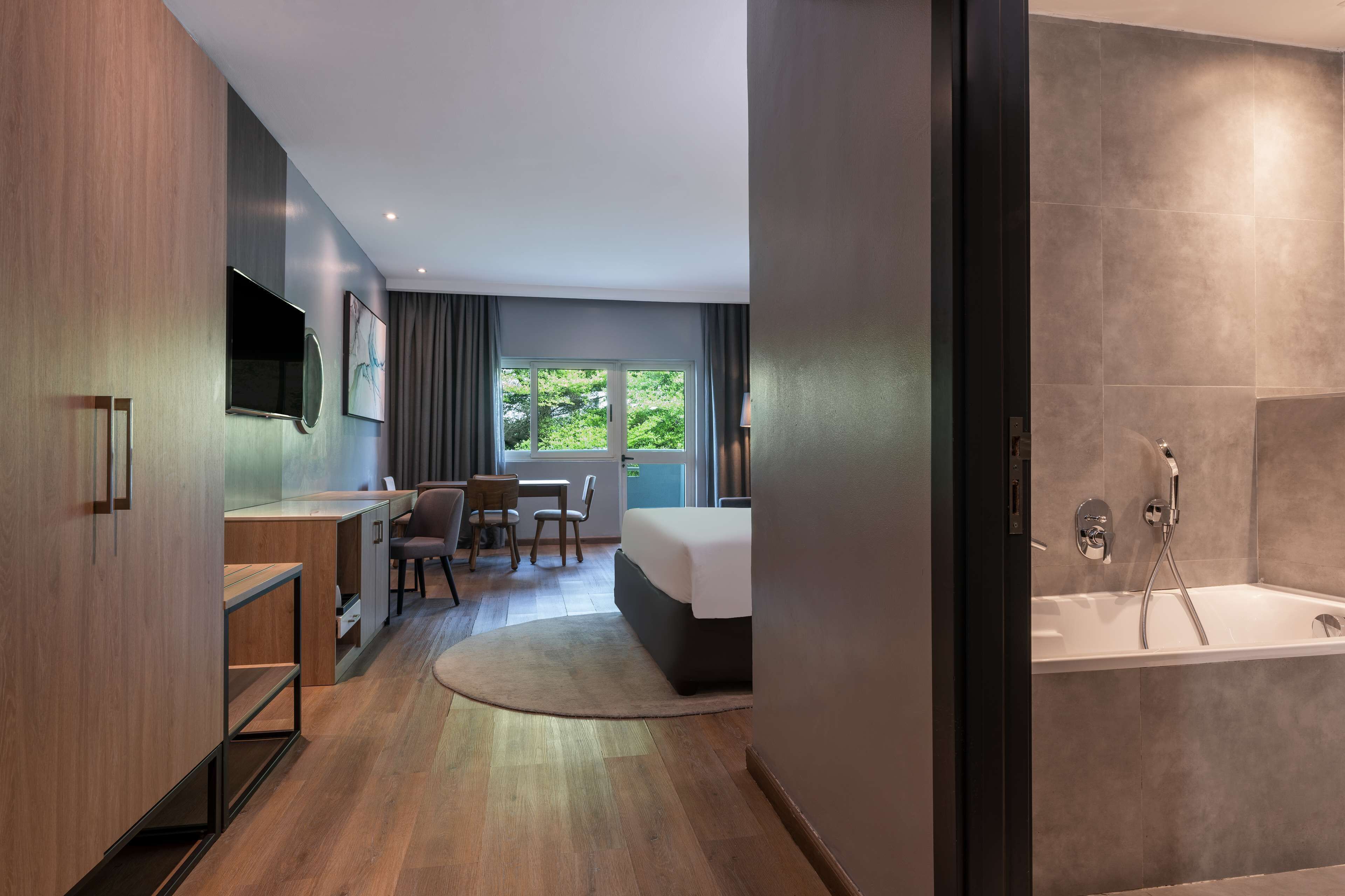 Premium Room, Balcony | Premium bedding, down duvets, Select Comfort beds, minibar