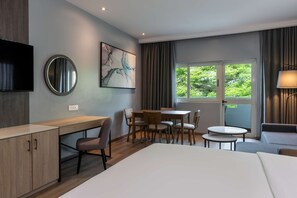 Premium bedding, down duvets, Select Comfort beds, minibar - Park Inn by Radisson Serviced Apartments, Lagos Victoria Island (Lagos)