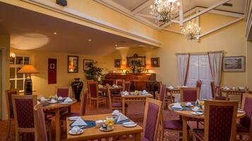 Daily cooked-to-order breakfast (EUR 15 per person)