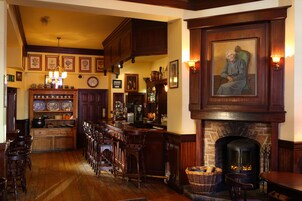 供应午餐和晚餐