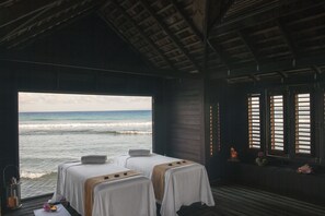 Couples treatment rooms, sauna, hot tub, steam room, body treatments