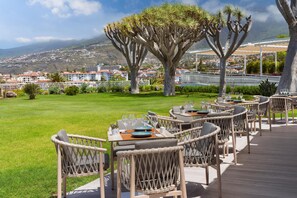 Breakfast, lunch, dinner served; international cuisine  - Miramar Hotel (Puerto de la Cruz)