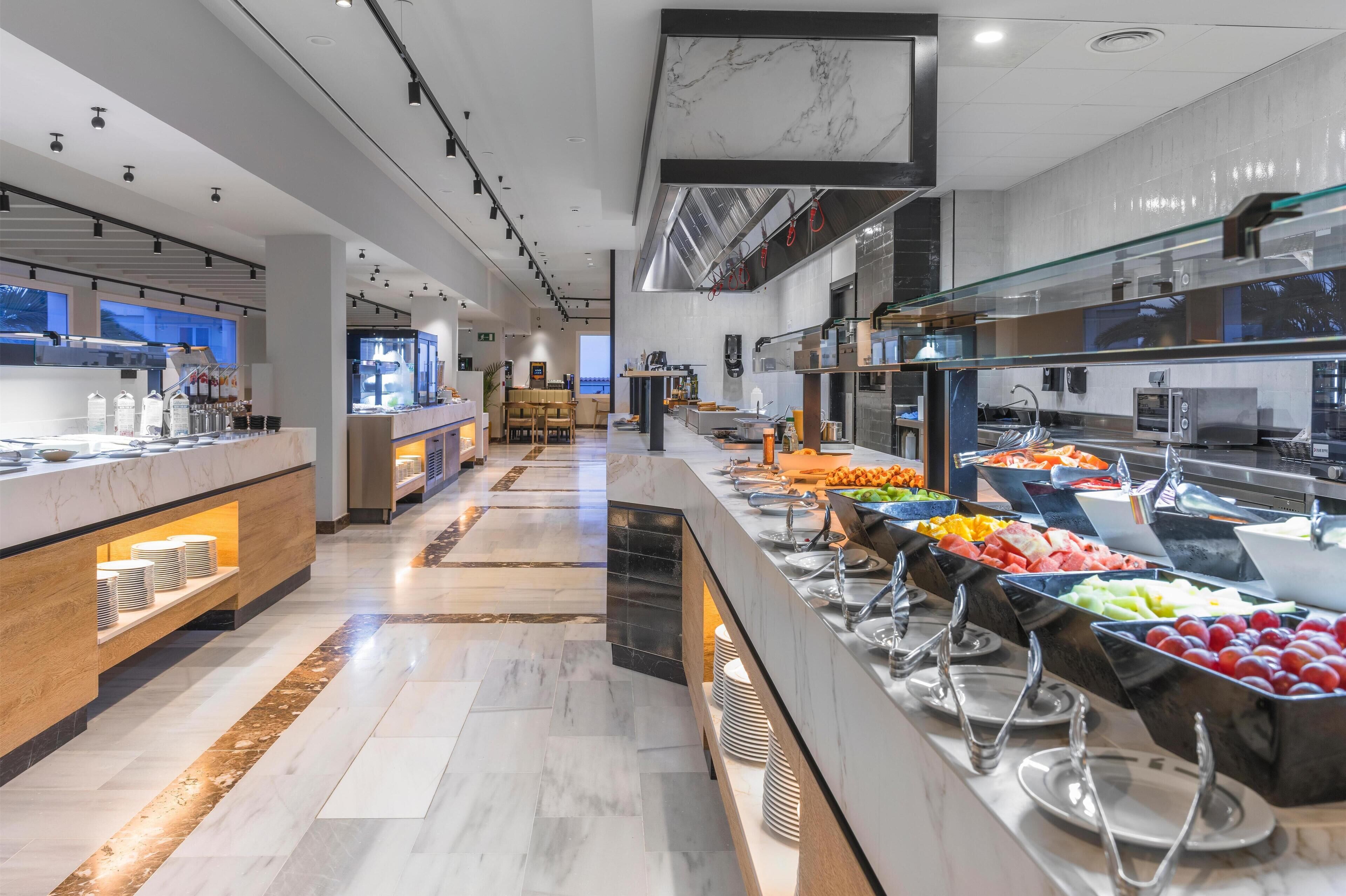 Se sirven desayunos, comidas, cenas y cocina internacional 