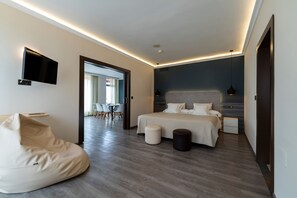 Minibar, caja fuerte, escritorio y sistema de insonorización