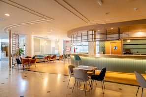 2 bars/lounges, 2 poolside bars