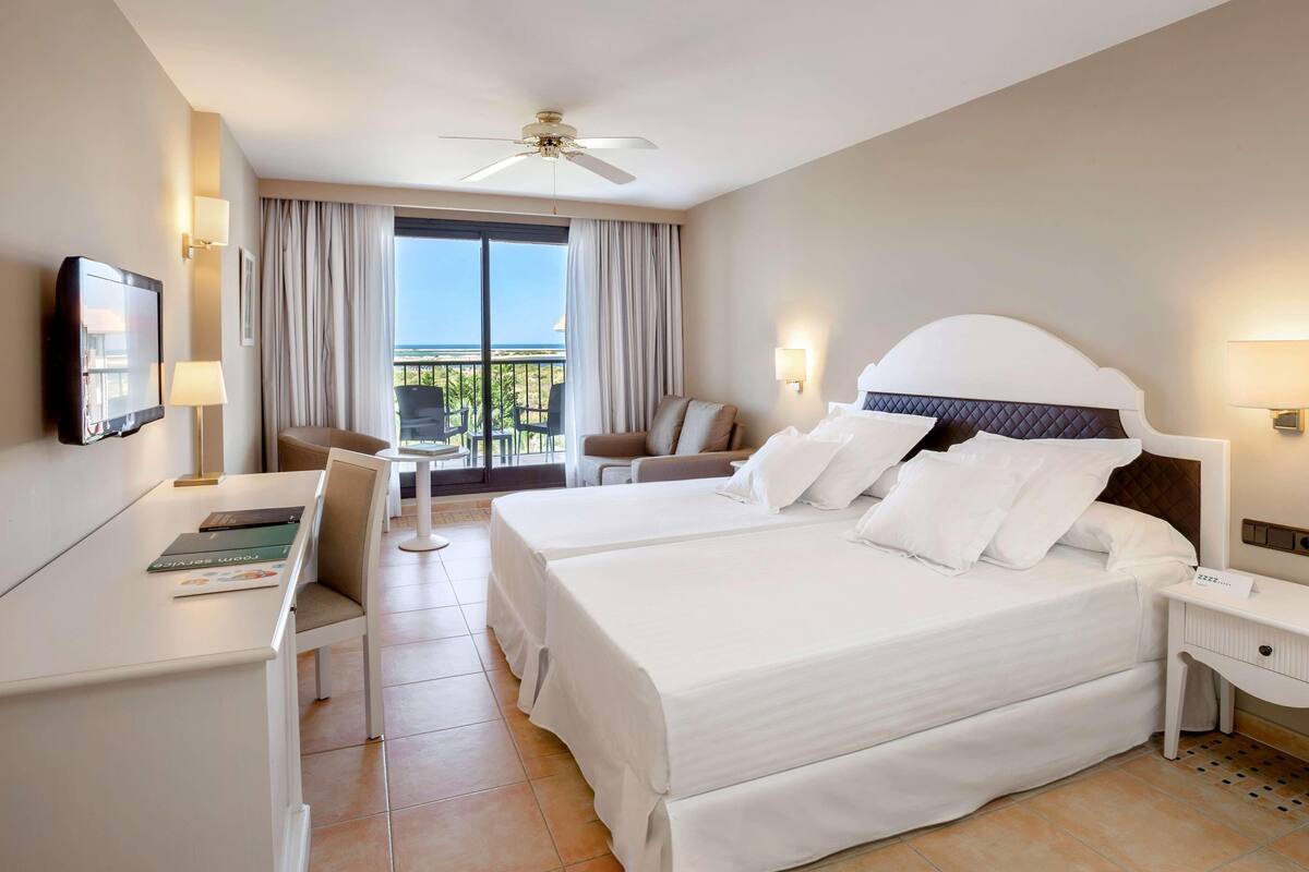 Premium bedding, pillowtop beds, minibar, in-room safe