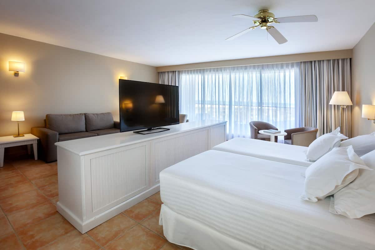 1 bedroom, premium bedding, pillowtop beds, minibar