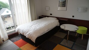 Premium bedding, desk, free WiFi, bed sheets - The Budget Hotel (Hazerswoude-Rijndijk)