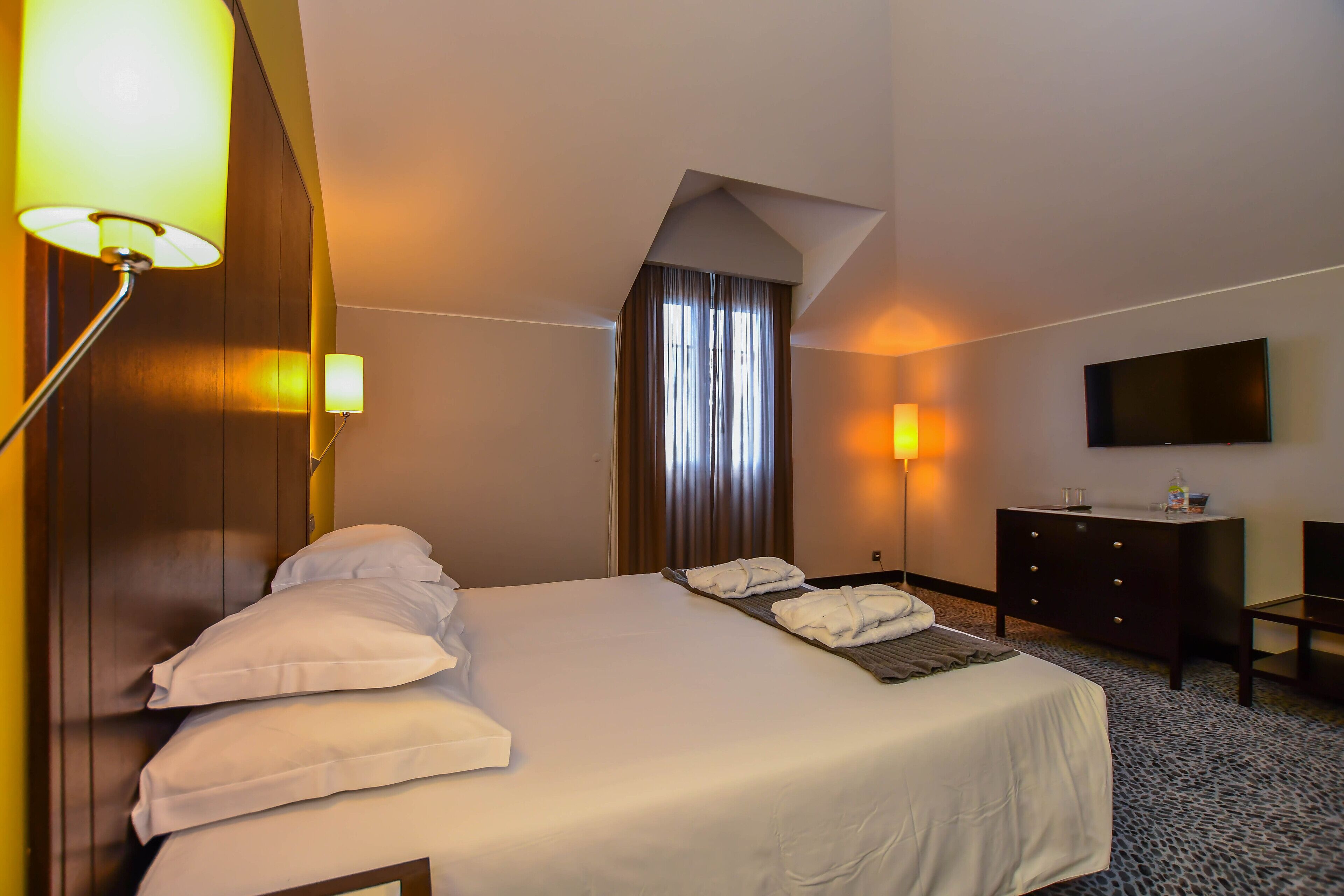 minibar, desk, laptop workspace, soundproofing