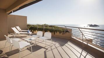 Deluxe Suite, Balcony, Sea View | Minibar, in-room safe, desk, laptop workspace