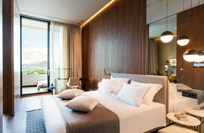 Ambassador Suite, Balcony, Sea View | Living area