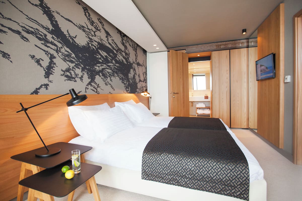 Women's day special in Junior Suite sea view balcony | 迷你吧、客房內保險箱、書桌、筆電工作空間