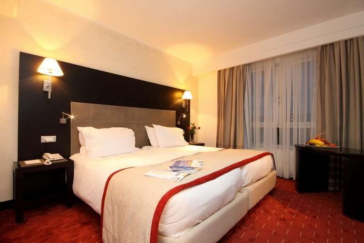 Premium bedding, Select Comfort beds, in-room safe, desk