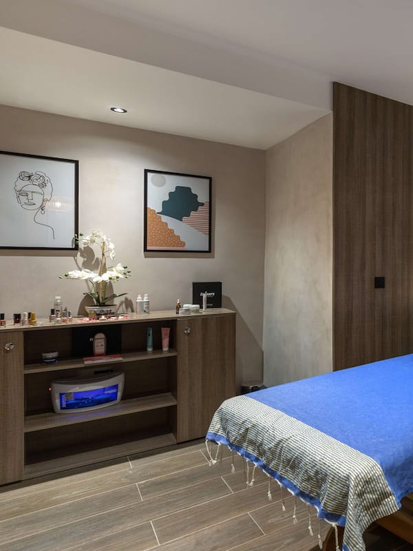 Couples treatment room(s), steam room, Turkish bath/hammam