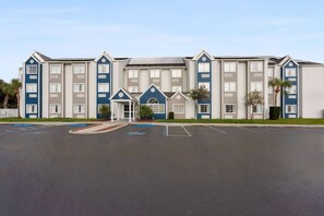 Exterior - Microtel Inn & Suites by Wyndham Zephyrhills (Zephyrhills)