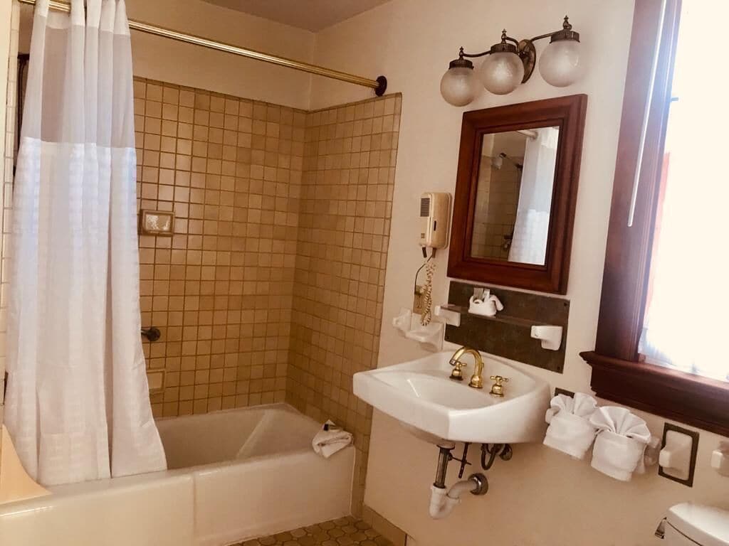 standard room, 1 queen bed | bathroom | towels