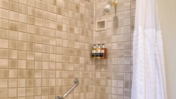 Standardzimmer, 1 King-Bett | Badezimmer | Handtücher