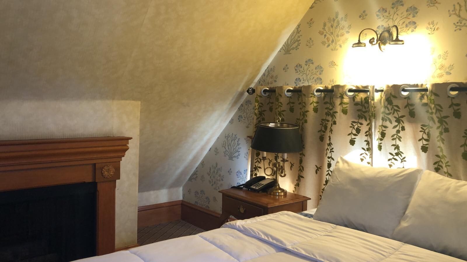 standard room, 1 queen bed | 1 bedroom, premium bedding, iron/ironing board, free wifi