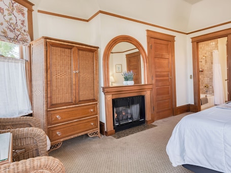 Standard Room, 1 King Bed. Pacific Grove Inn
