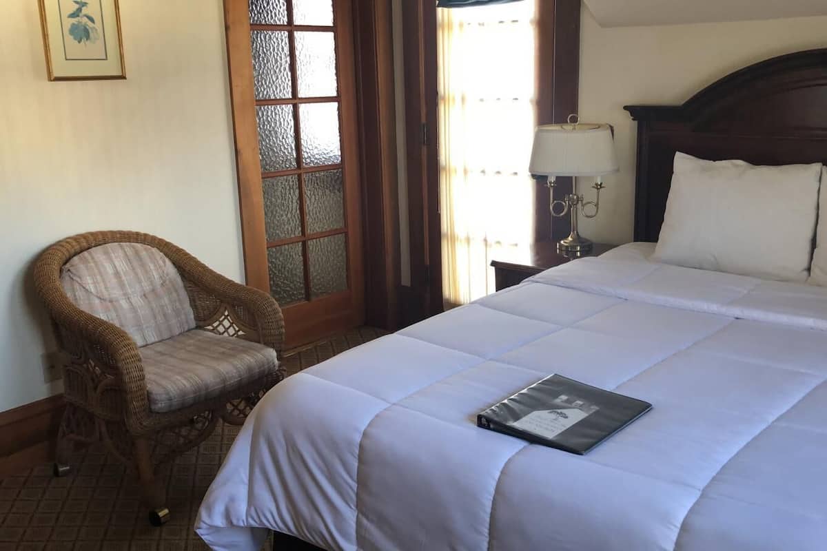 Exclusive Suite, 1 Queen Bed, Balcony