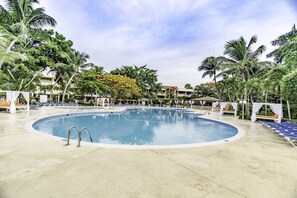 2 piscines extérieures