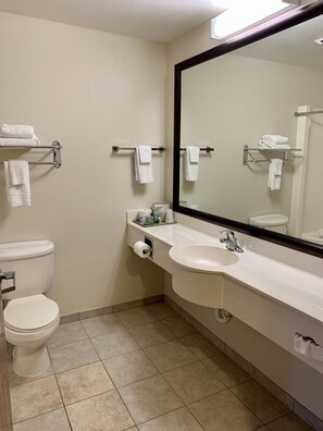 Amenidades de baño gratuitas, secadora de cabello, toallas, jabón 