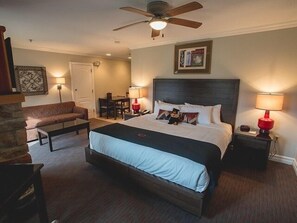 Premium bedding, down duvets, in-room safe, blackout curtains - Minerals Hotel (Vernon)