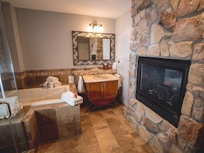 Bathroom - Minerals Hotel (Vernon)
