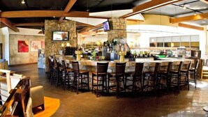 Bar (on property) - Minerals Hotel (Vernon)