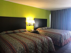 Chambre Standard, 2 lits doubles, non-fumeurs | Bureau, Wi-Fi gratuit, draps fournis