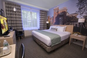 Room, 1 King Bed | In-room safe, desk, laptop workspace, blackout drapes - Adria Hotel And Conference Center (Bayside)