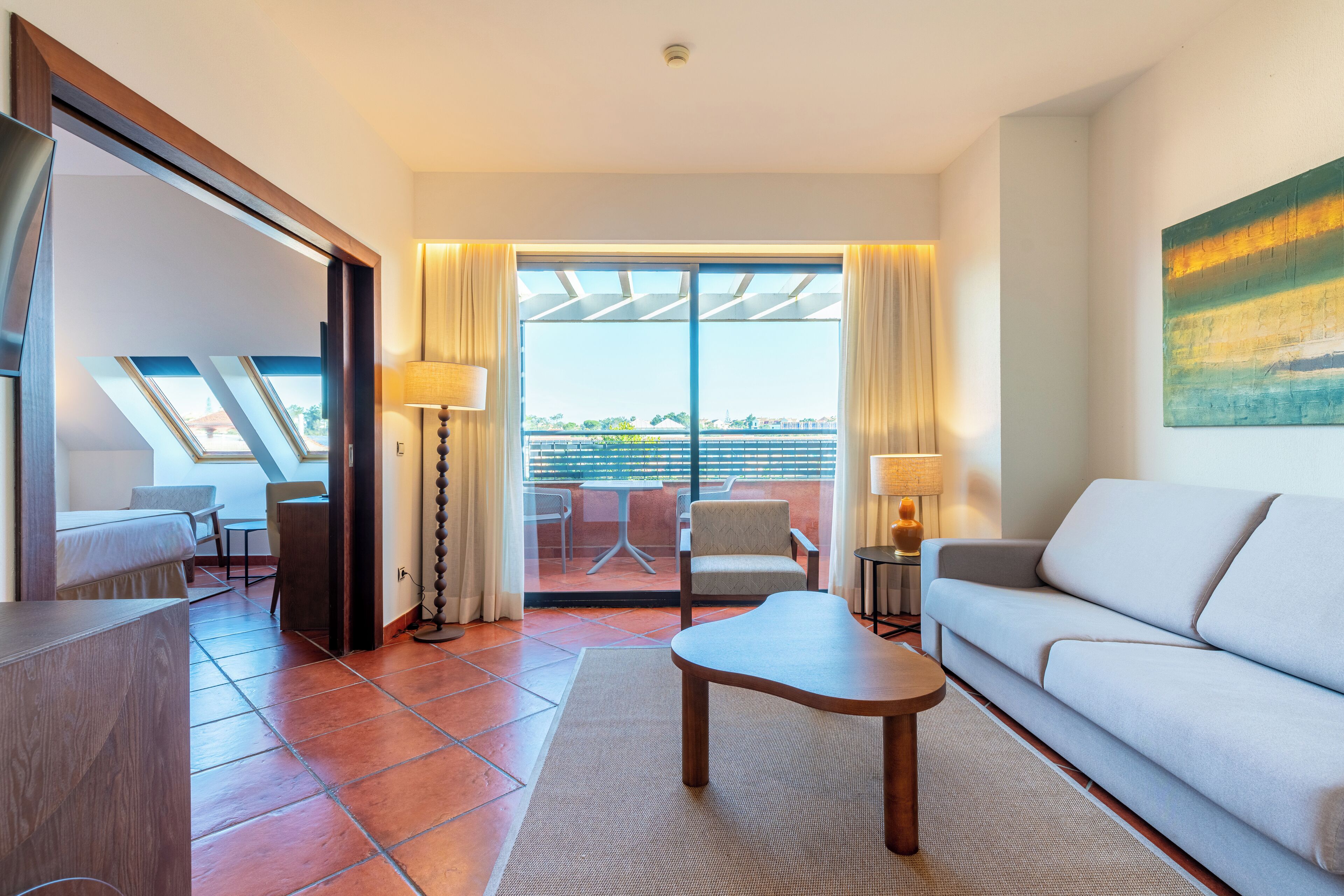 Minibar, Zimmersafe, Schreibtisch, kostenloses WLAN