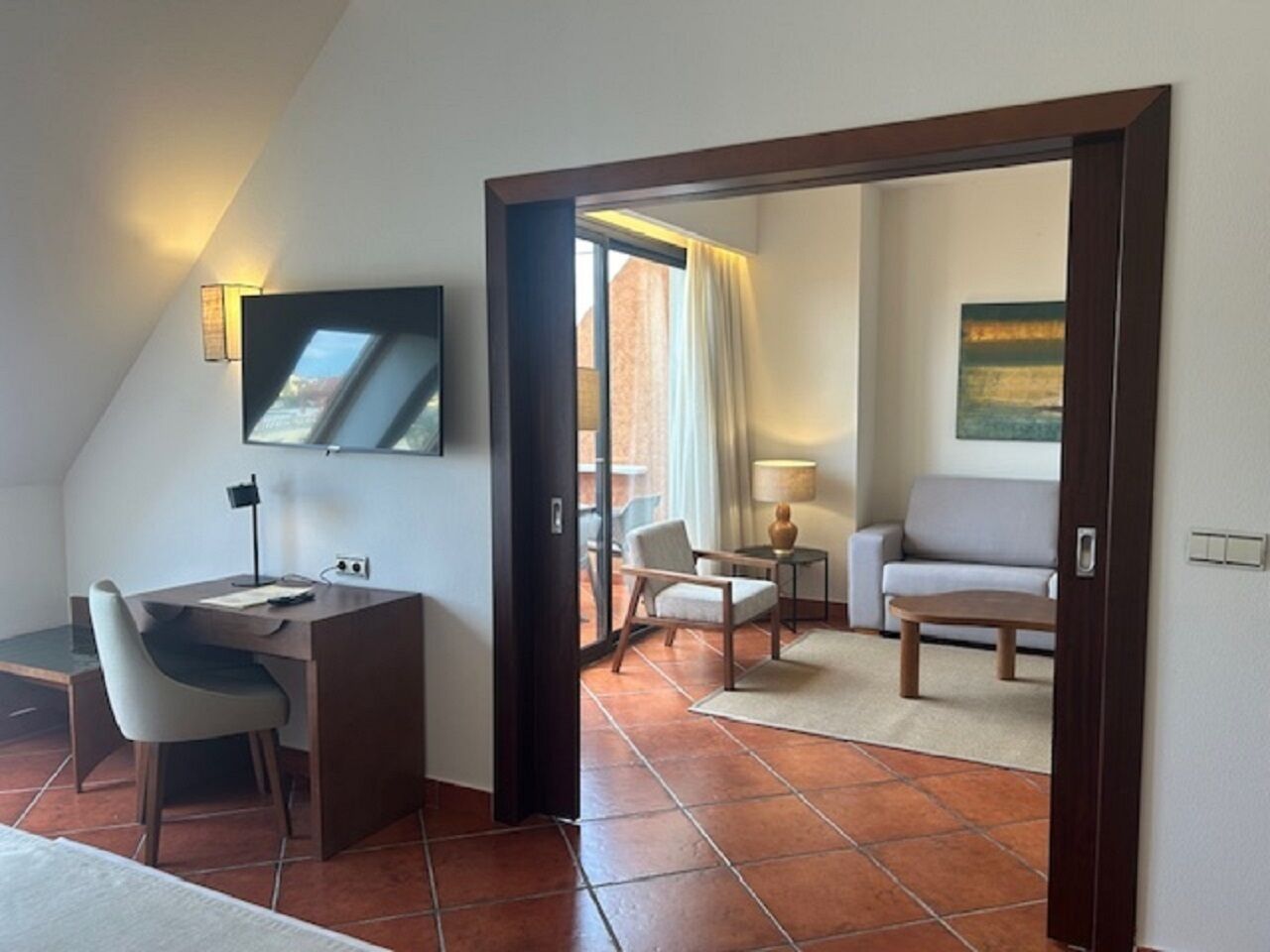 Minibar, in-room safe, desk, free WiFi