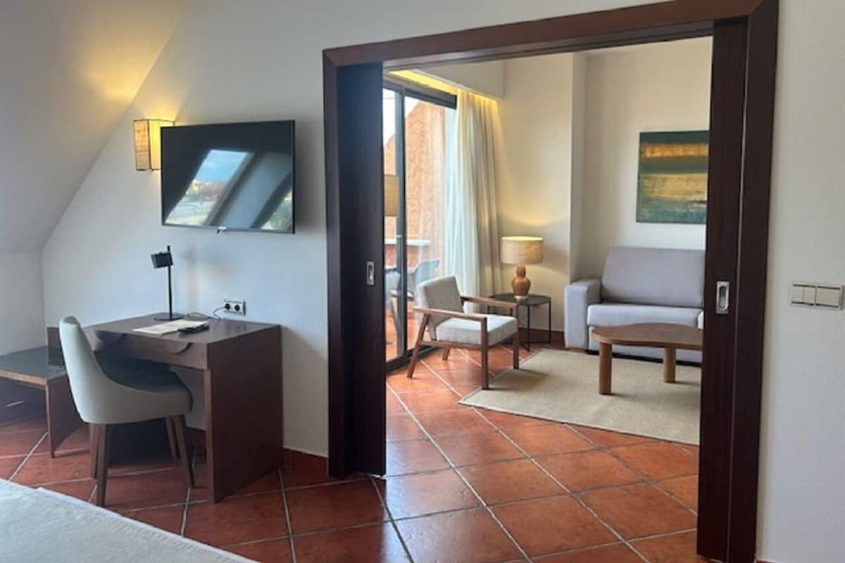 Minibar, in-room safe, desk, free WiFi